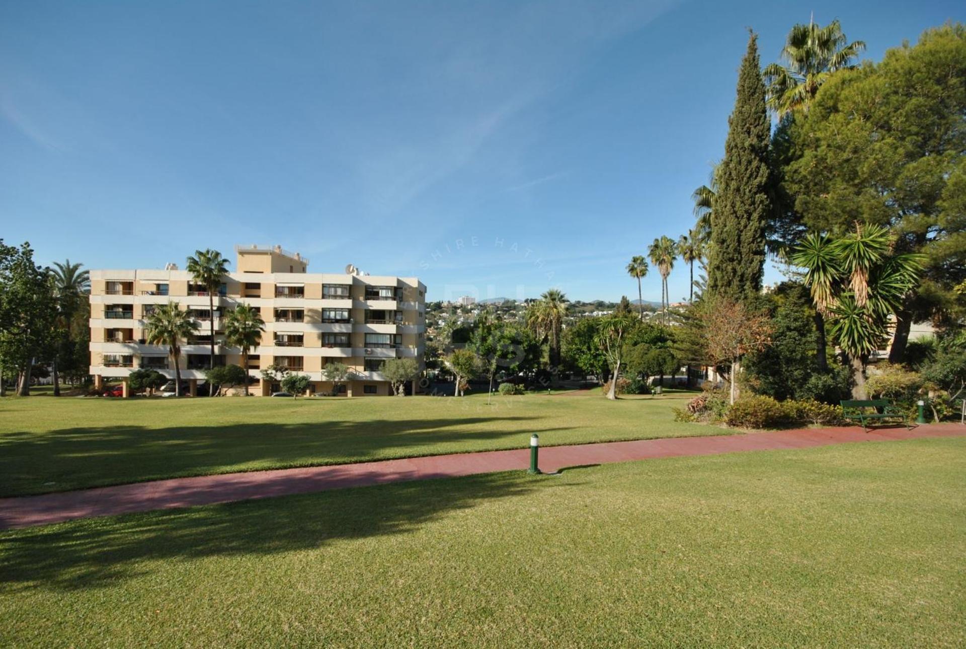 Torres De Aloha 2 Bdr Puerto Banus Lägenhet Marbella Exteriör bild